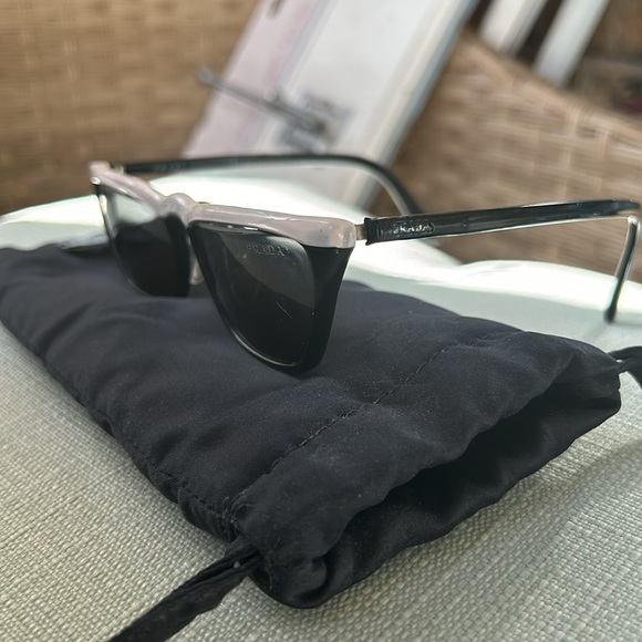 Prada shades black and white (AUTHENTIC) only worn once - Picture 3 of 6